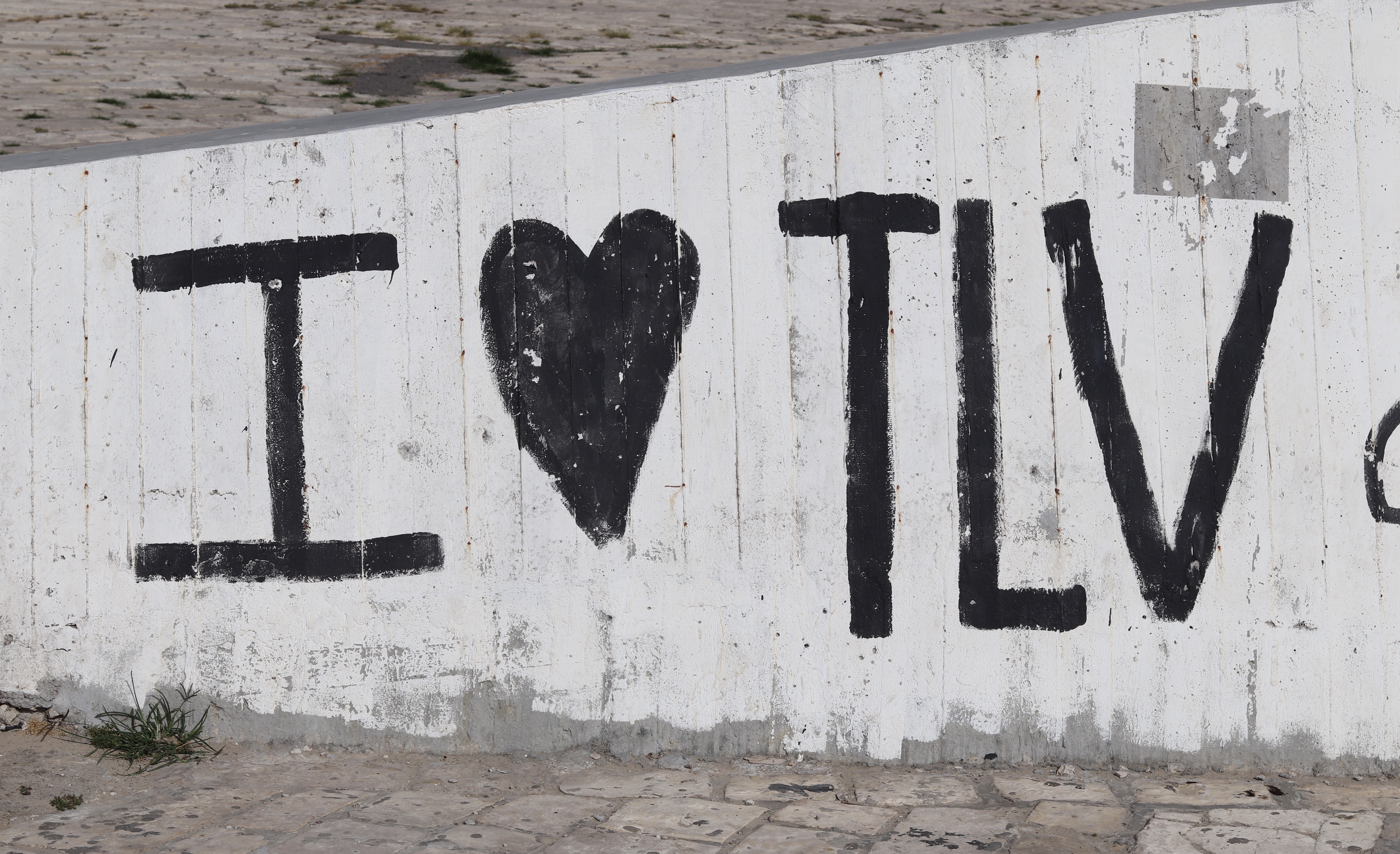 I HEART TLV Graffiti
