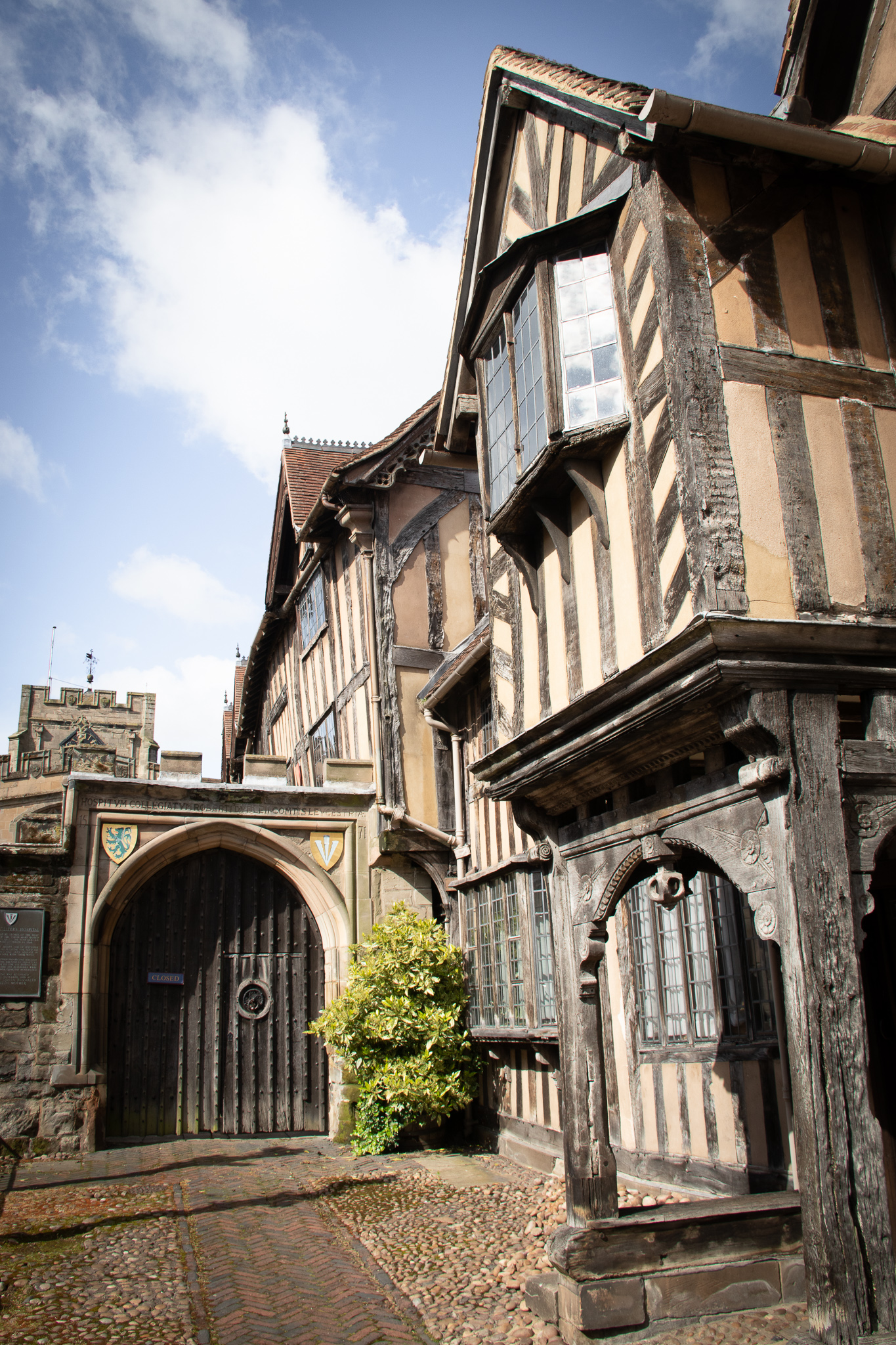 The Lord Leycester Hospital is one of the oldest buildings in Warwick. It's know as being one of the best examples of medieval courtyard architecture. 